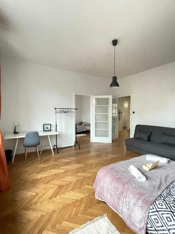 Big And Cozy Bedroom In Homestay Krakow
