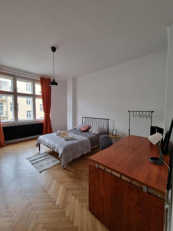 Homestay Big And Cozy Bedroom In *