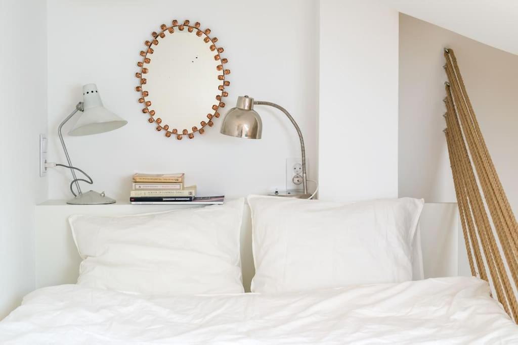 Super Fancy In Trendiest Area Apartment *