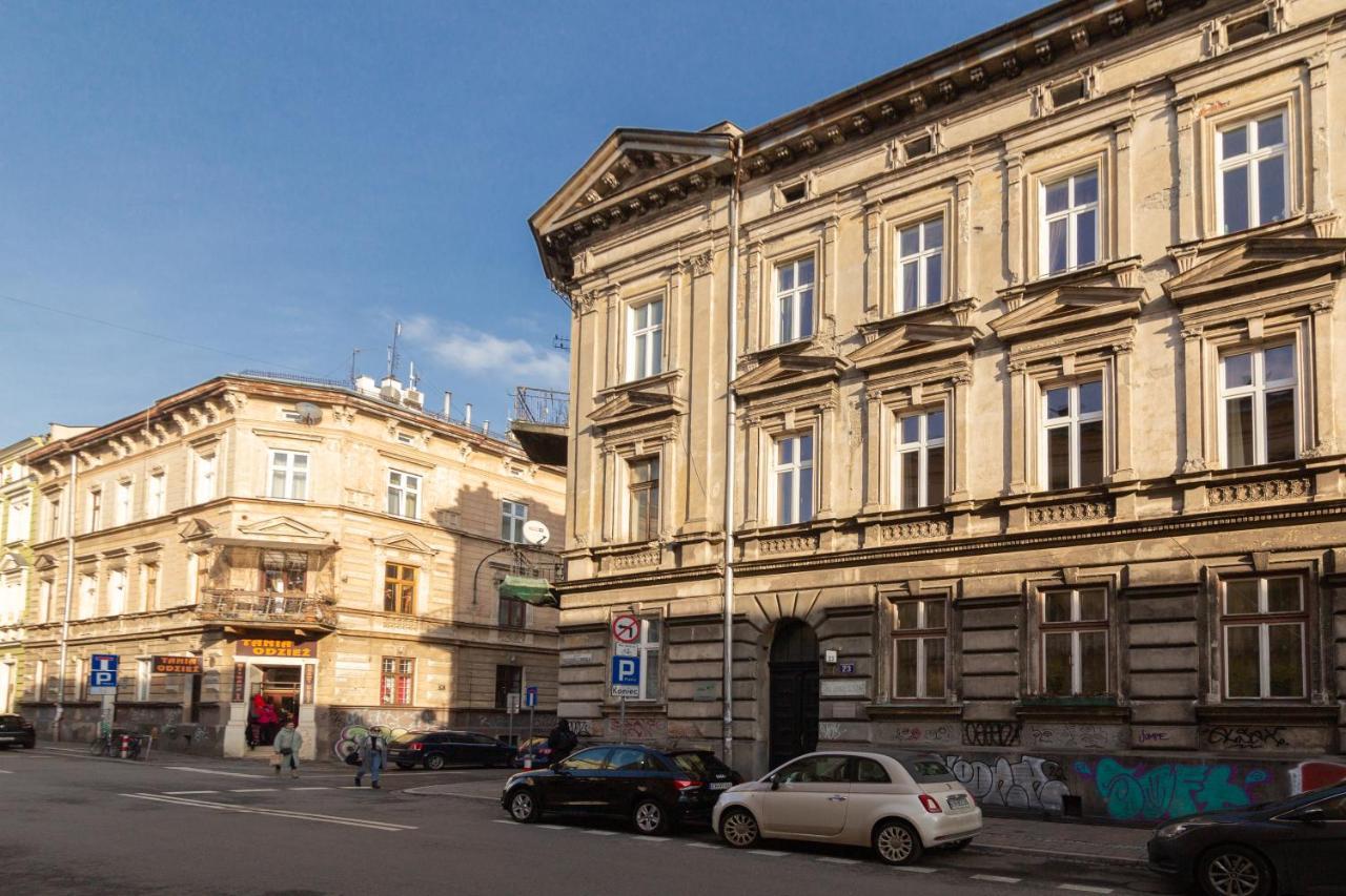 Lilly Main Train Station Old Town By The Heritage House Main Square Cracow