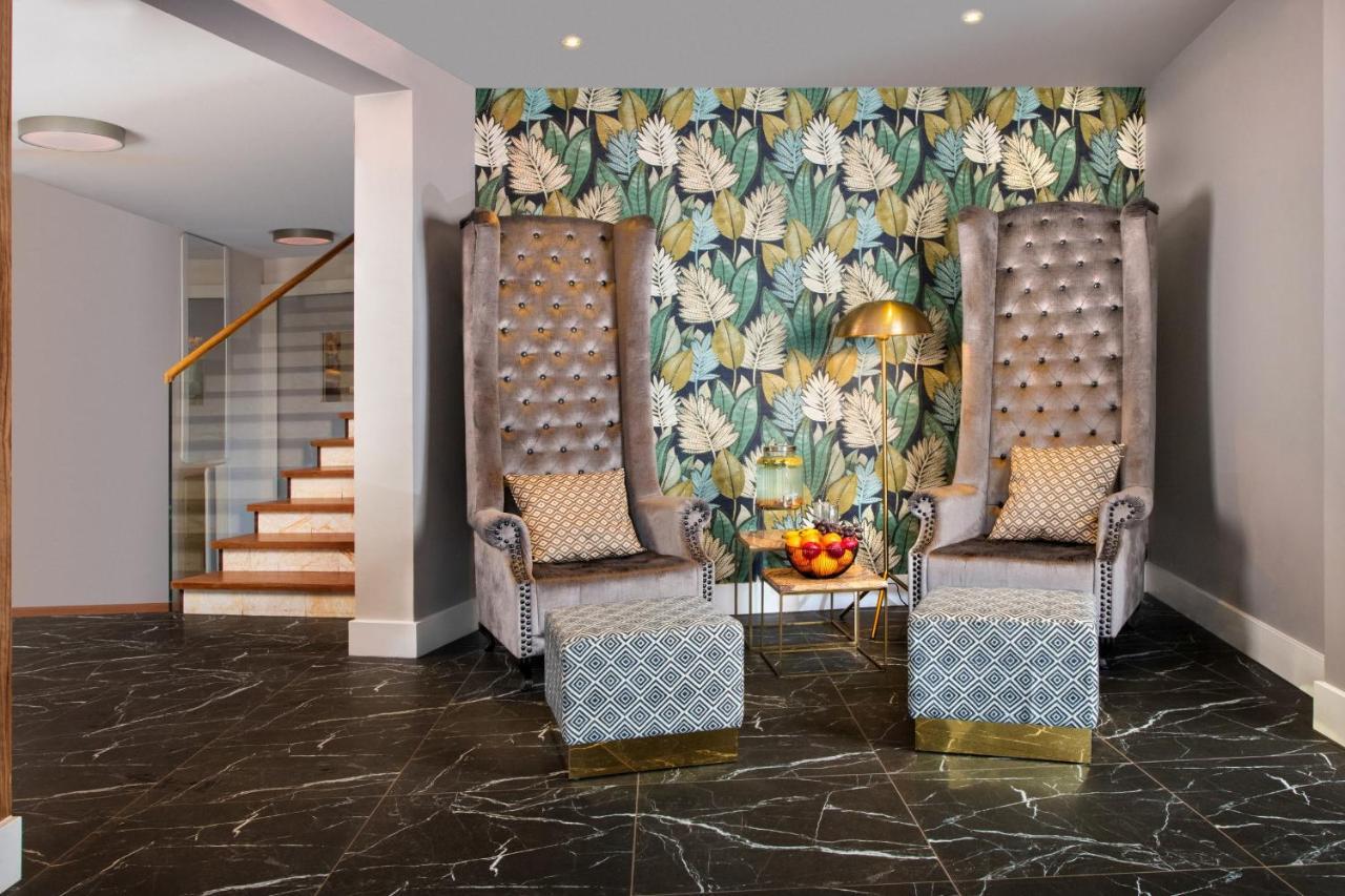 Hotel Leonardo Boutique Center 4*