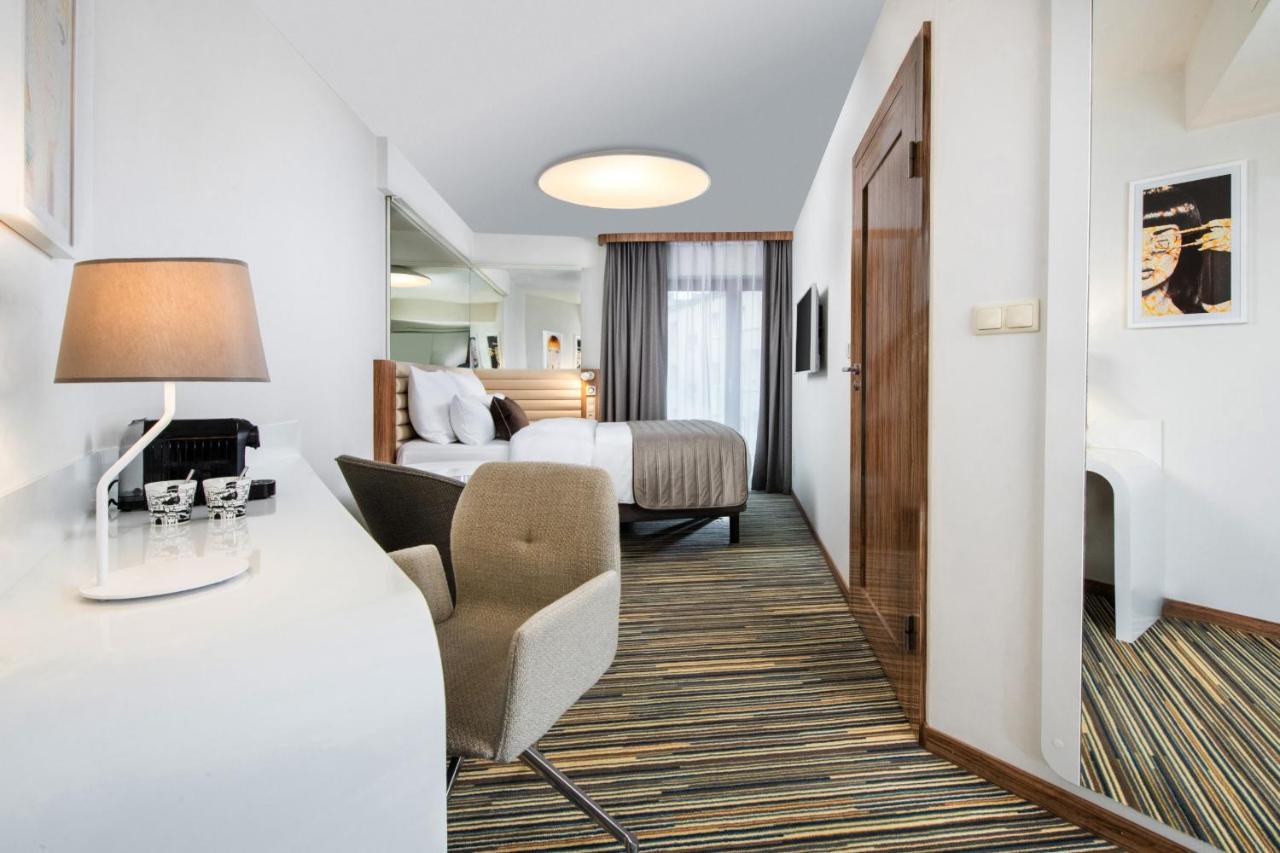 Hotel Leonardo Boutique Center 4*