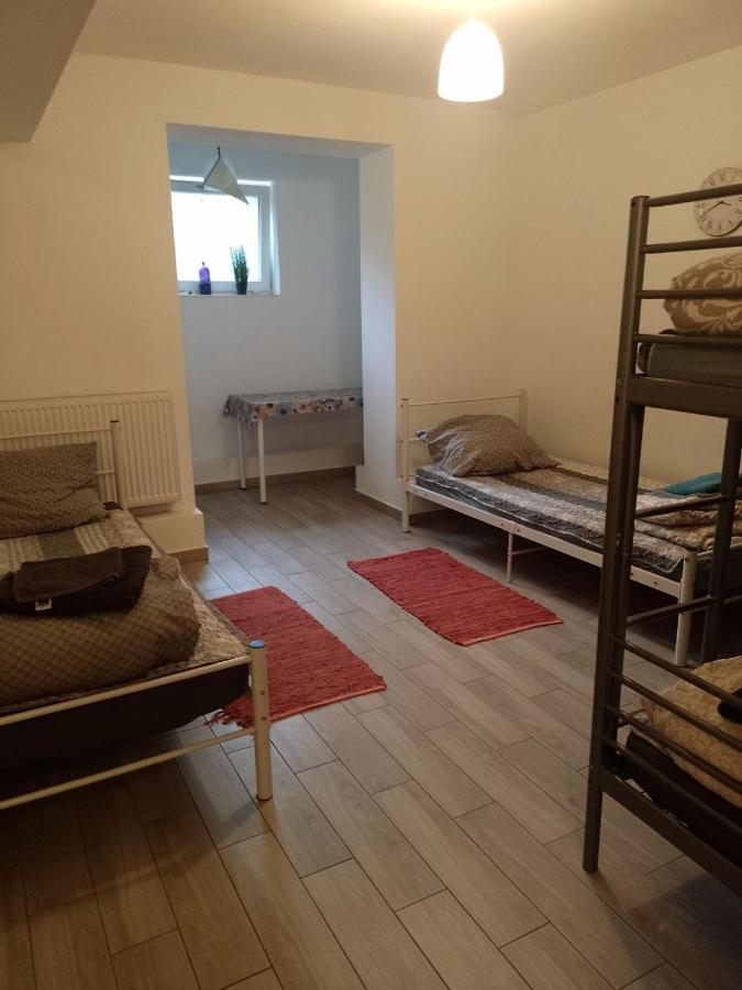 Apartment Mieszkanie #3 - Kawalerka Z Kuchnia I Lazienka 1-4 Osoby, To Jeden Pokoj-kawalerka Krakow
