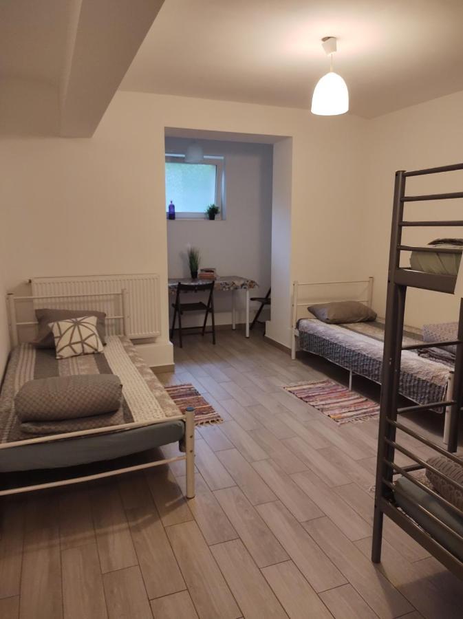 Mieszkanie #3 - Kawalerka Z Kuchnia I Lazienka 1-4 Osoby, To Jeden Pokoj-kawalerka Apartment *