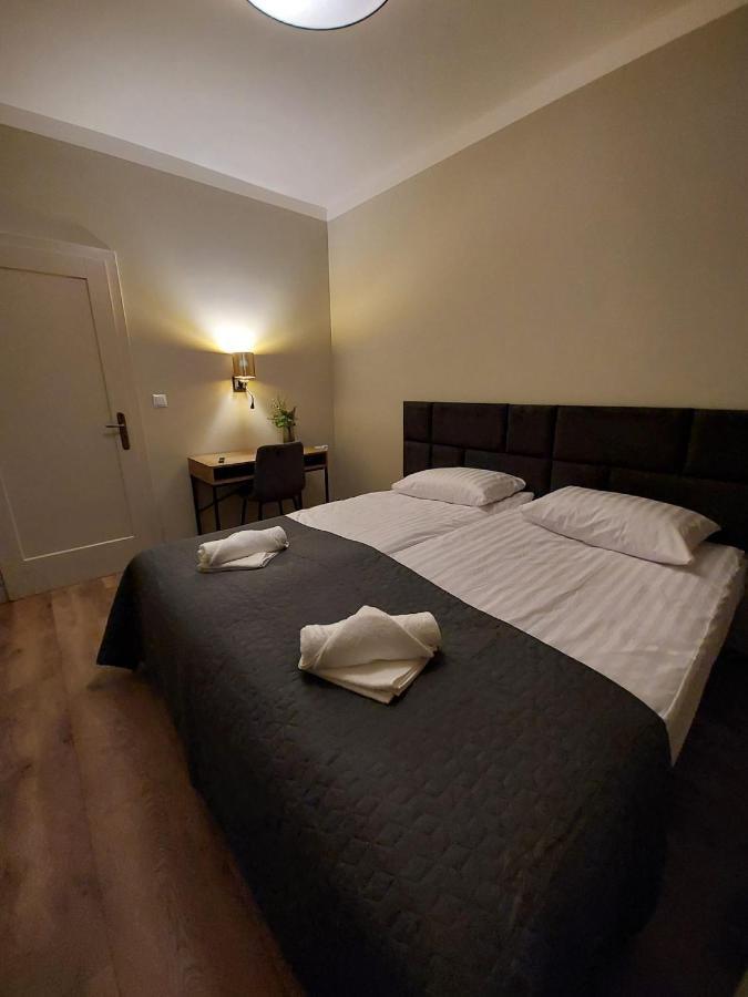 Spacious Two-bedroom In The Center Apartment *