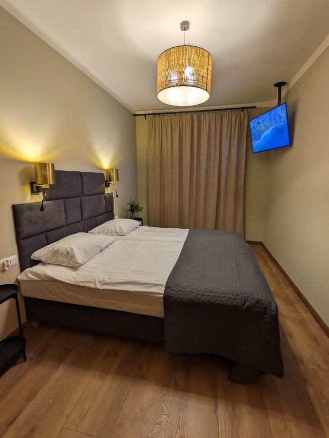 Spacious Two-bedroom In The Center Apartment