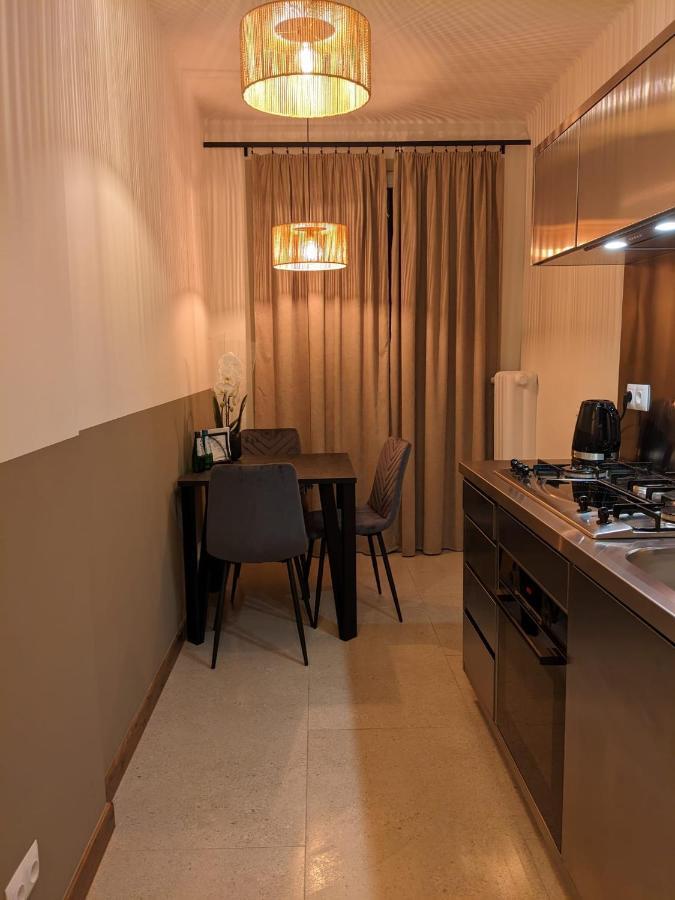 Spacious Two-bedroom In The Center Apartment