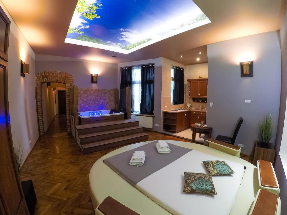 Z Jacuzzi Rynek Aparthotel 3*