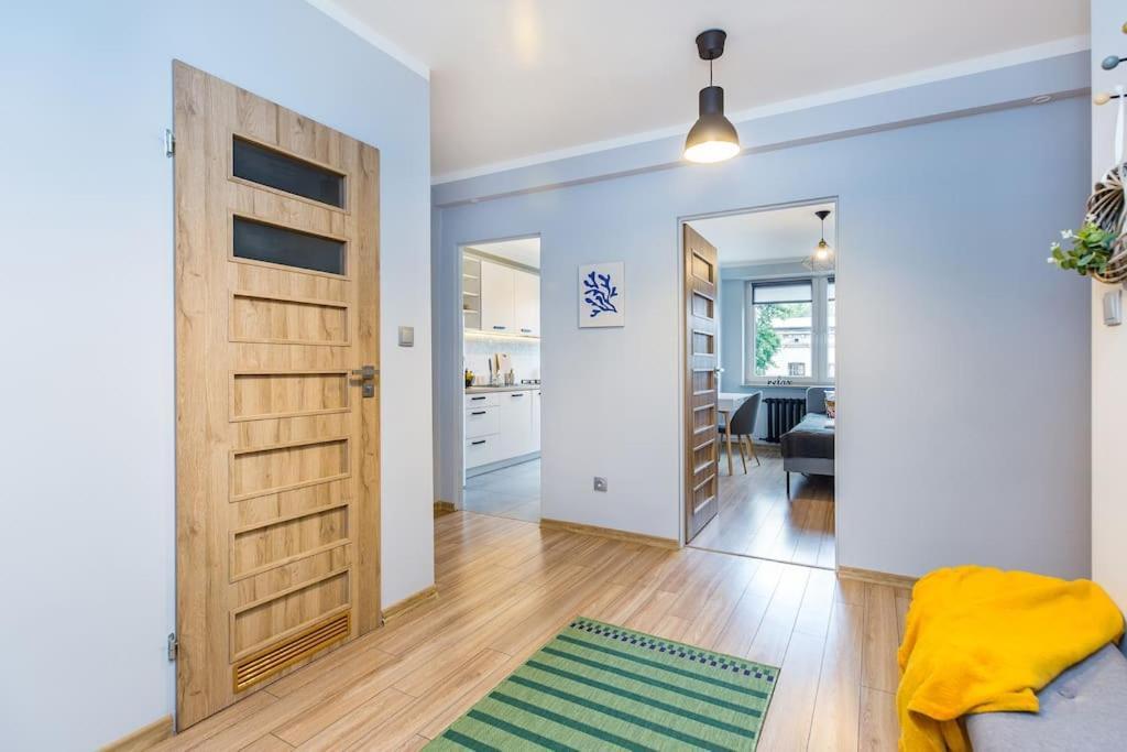 Serene In The Center - By Upstairs Apartment