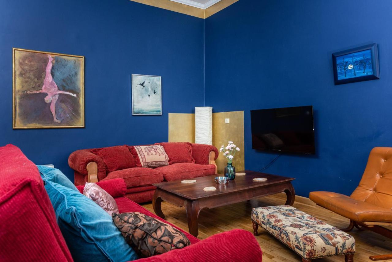 Les Couleurs By Upstairs *
