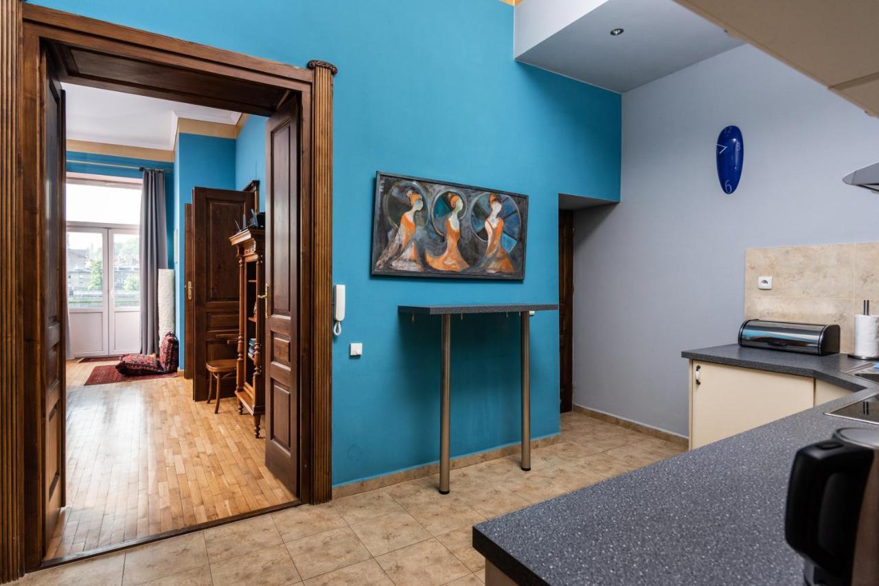 Les Couleurs By Upstairs Apartament *