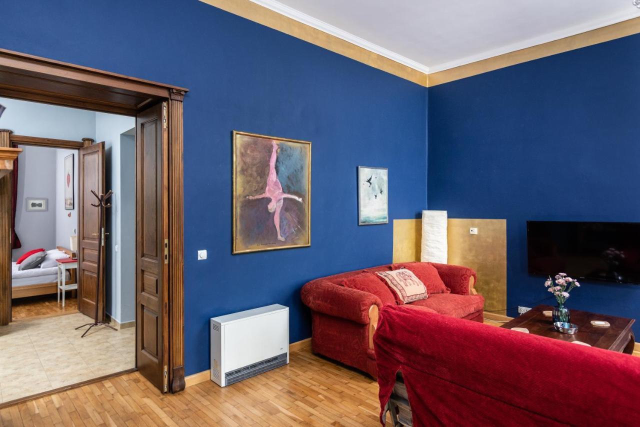 Les Couleurs By Upstairs *