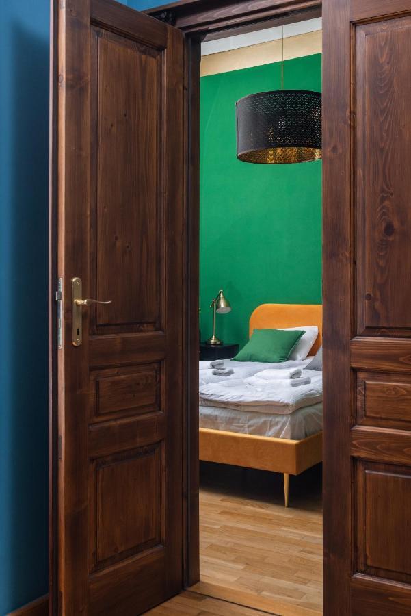 Les Couleurs By Upstairs Apartament *