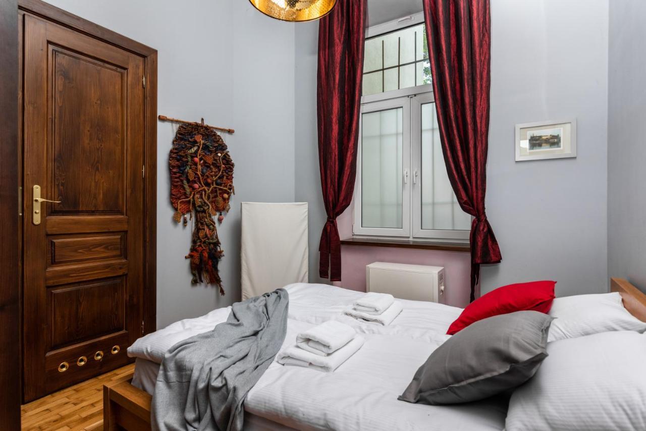 Les Couleurs By Upstairs Apartament *