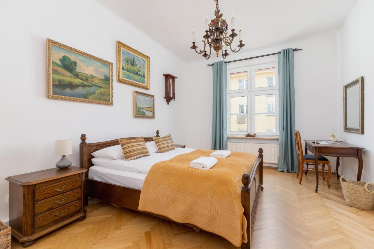 Spacious Retro In The Center Of Cracow By Renters Apartment Krakow