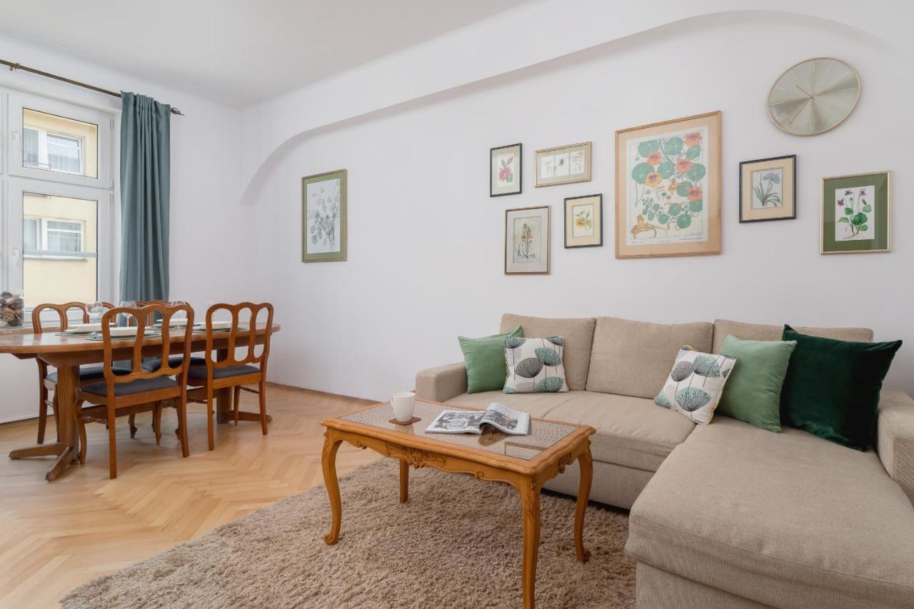 Spacious Retro In The Center Of Cracow By Renters Apartment *