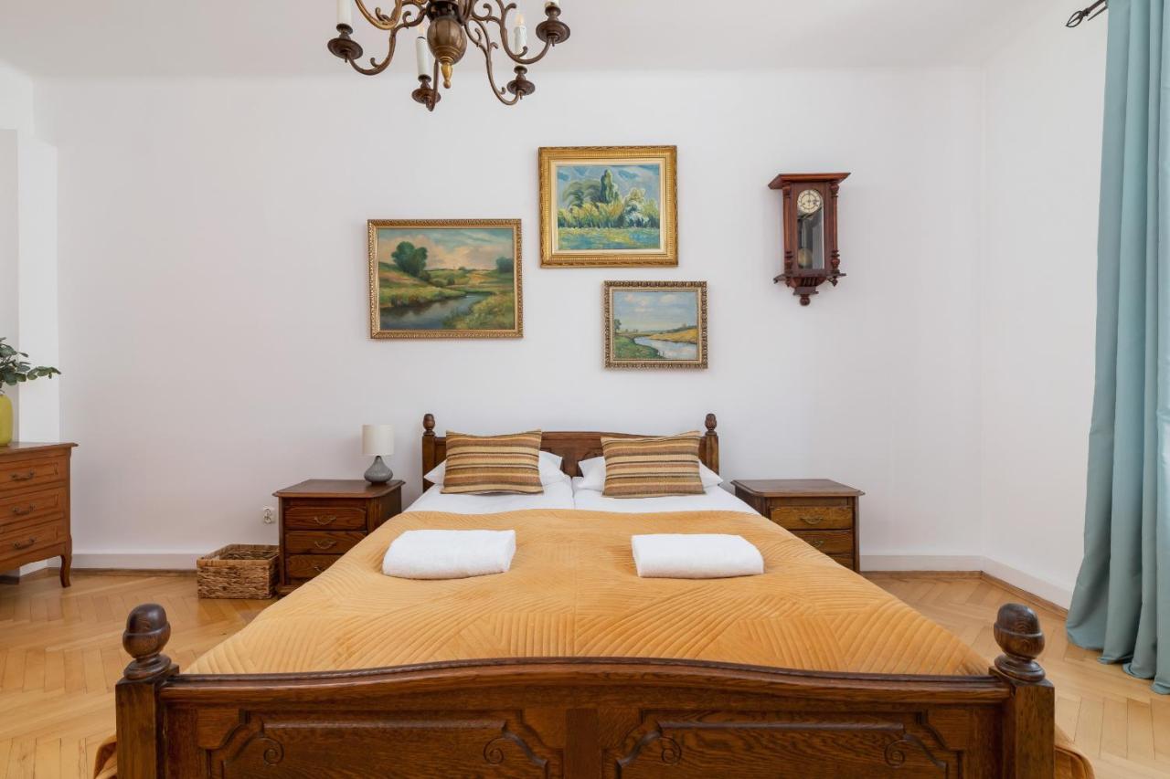 Spacious Retro In The Center Of Cracow By Renters * Krakow