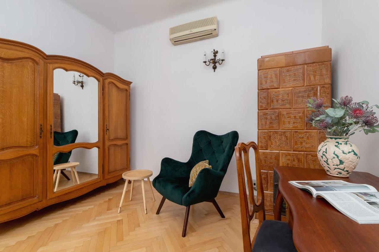 Apartment Spacious Retro In The Center Of Cracow By Renters