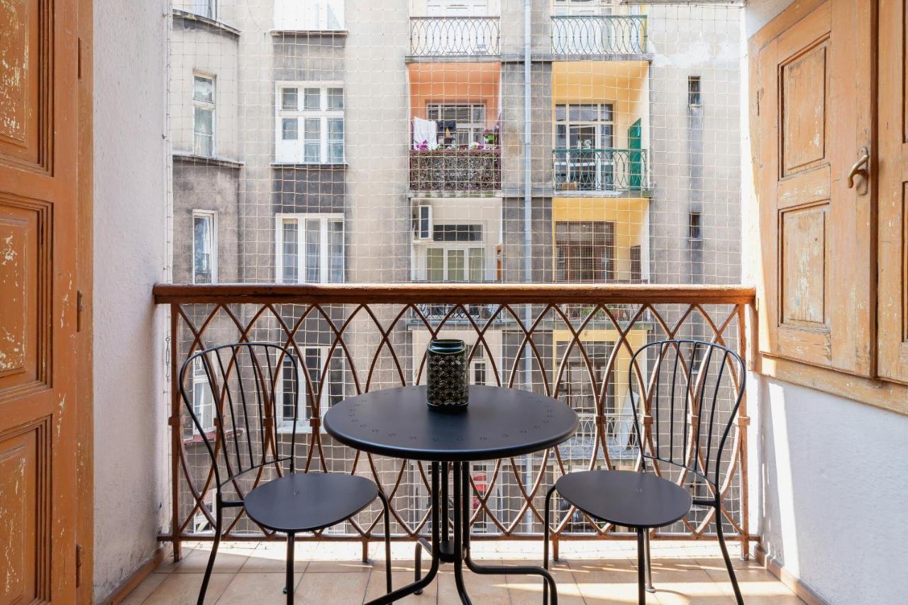 Spacious Retro In The Center Of Cracow By Renters Krakow