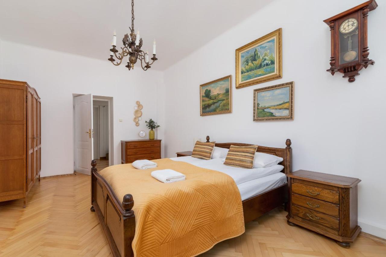 Apartment Spacious Retro In The Center Of Cracow By Renters