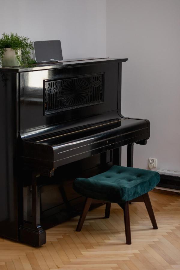 Spacious Retro In The Center Of Cracow By Renters Krakow