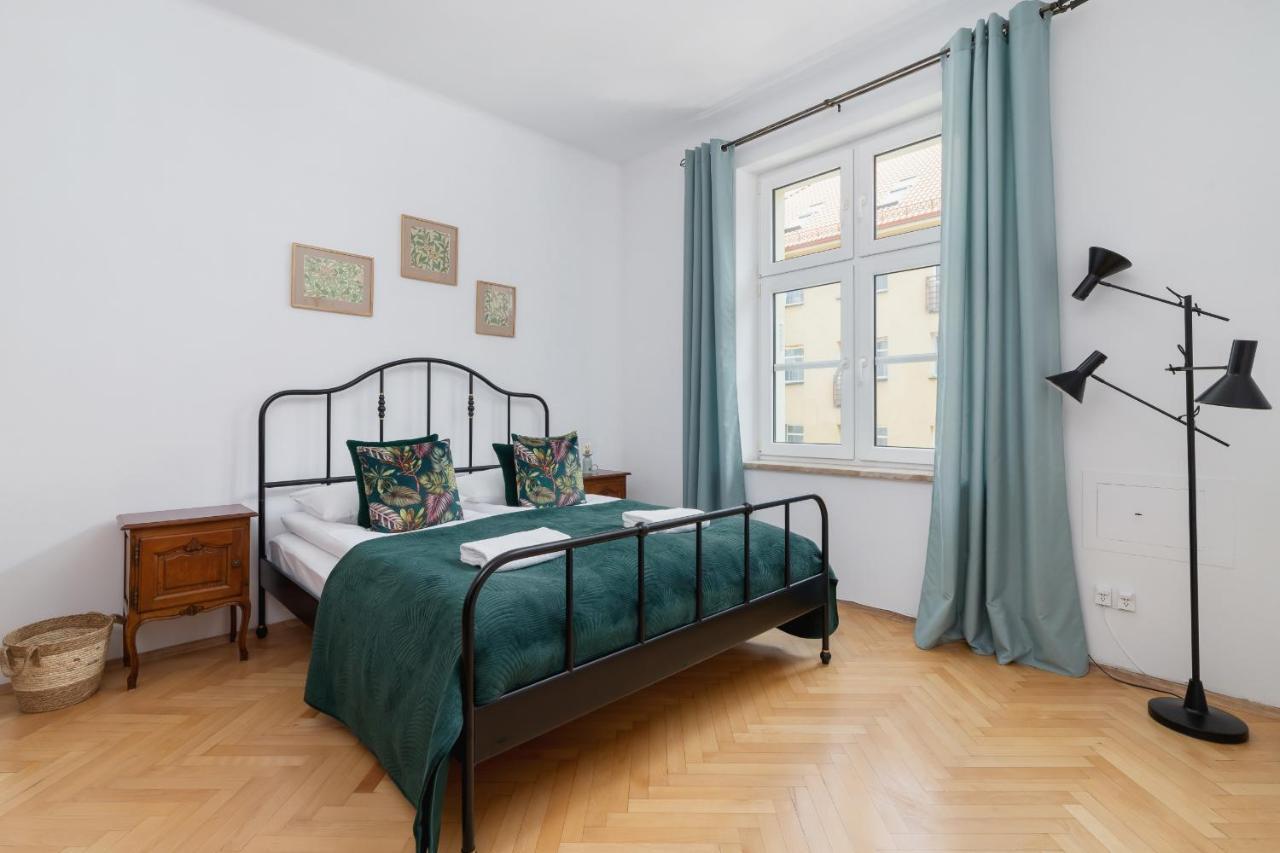 Spacious Retro In The Center Of Cracow By Renters Apartment Krakow