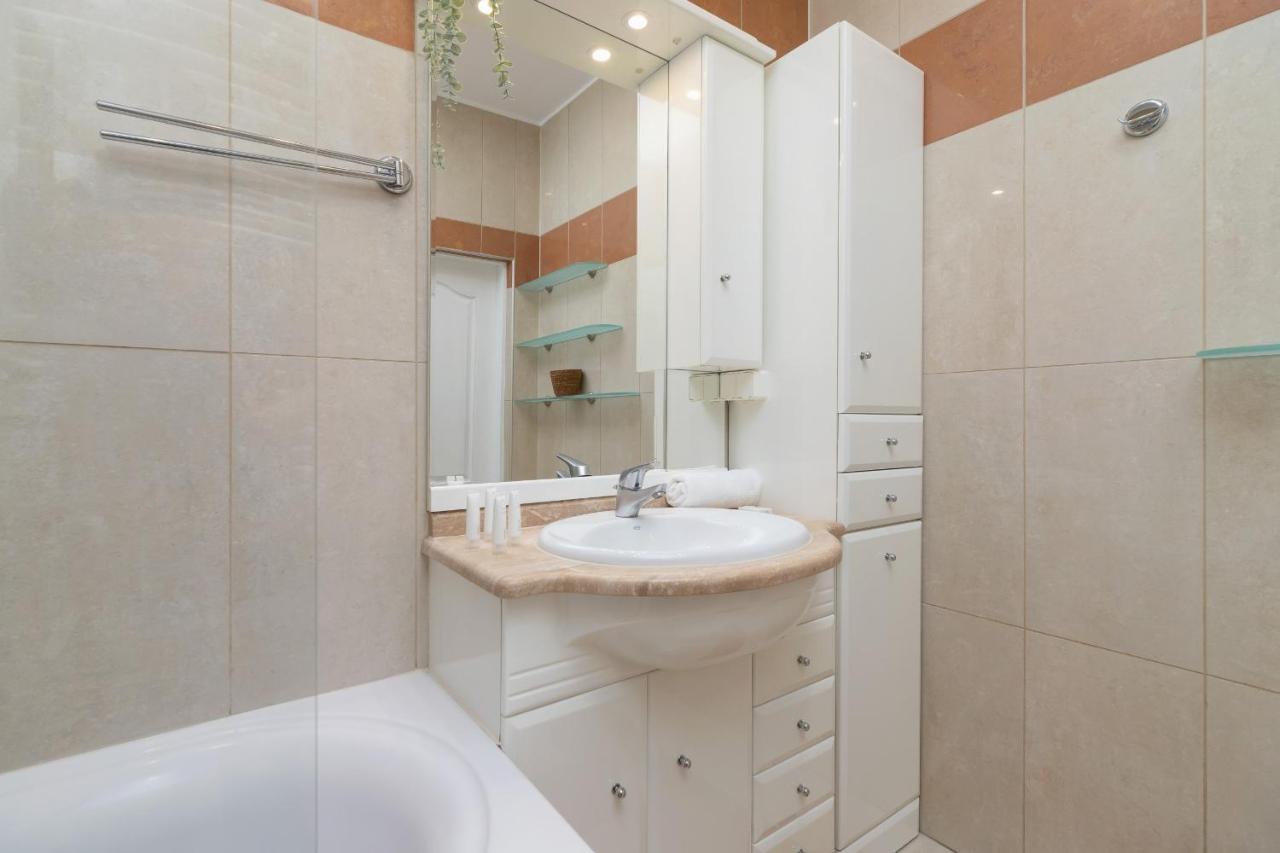 Spacious Retro In The Center Of Cracow By Renters *