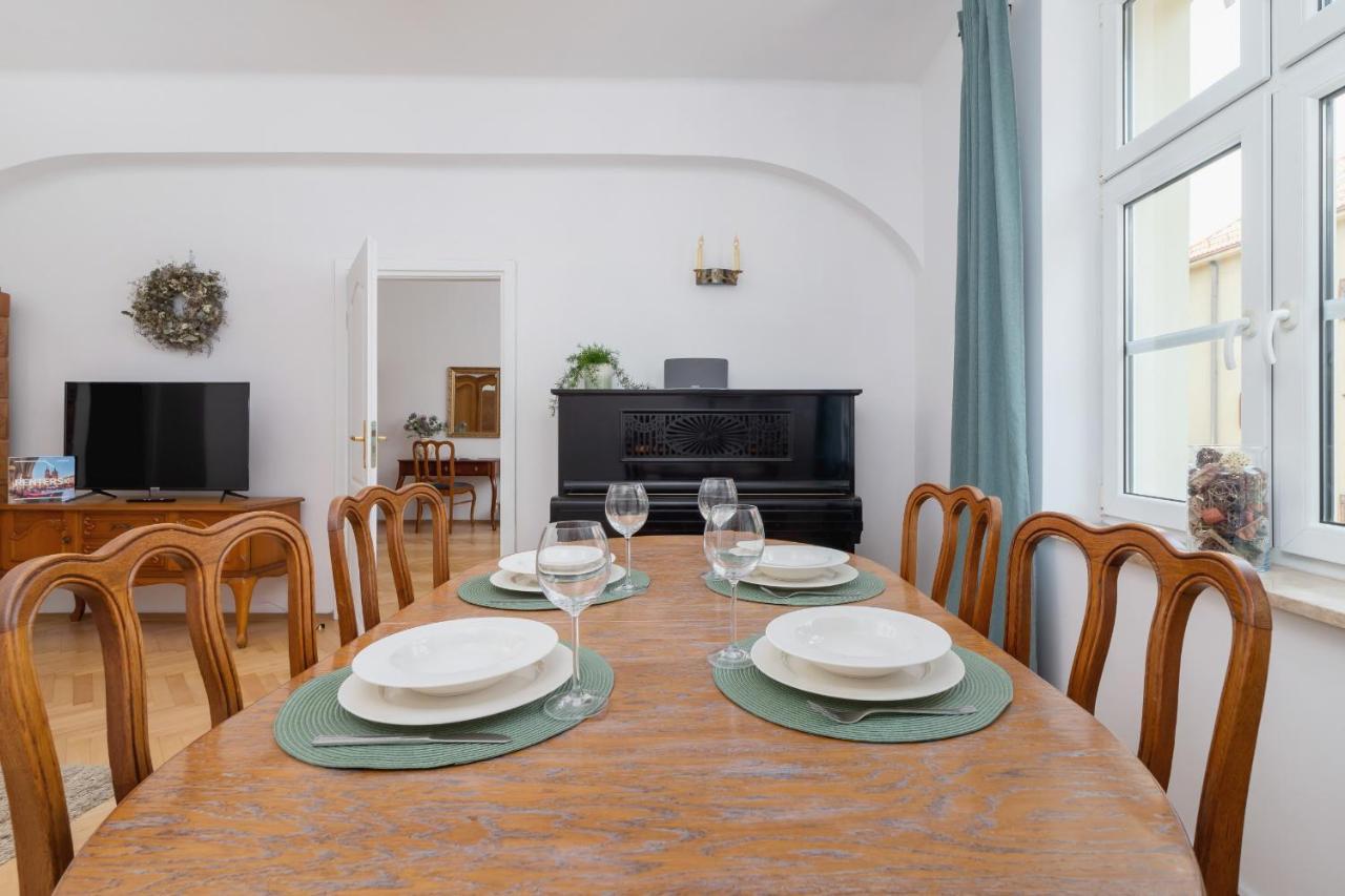 Apartment Spacious Retro In The Center Of Cracow By Renters Krakow