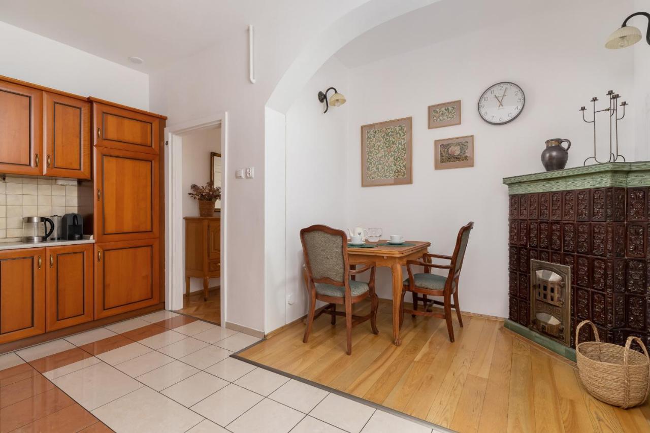 Spacious Retro In The Center Of Cracow By Renters Apartment *