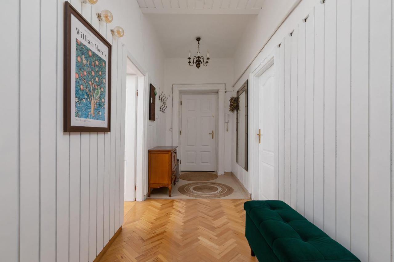 Spacious Retro In The Center Of Cracow By Renters Apartment Krakow