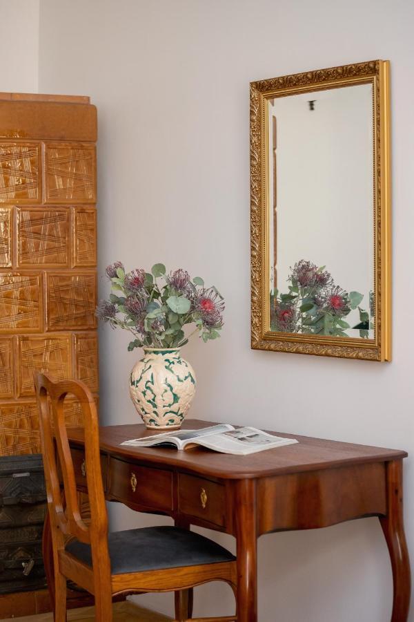 Apartment Spacious Retro In The Center Of Cracow By Renters Krakow