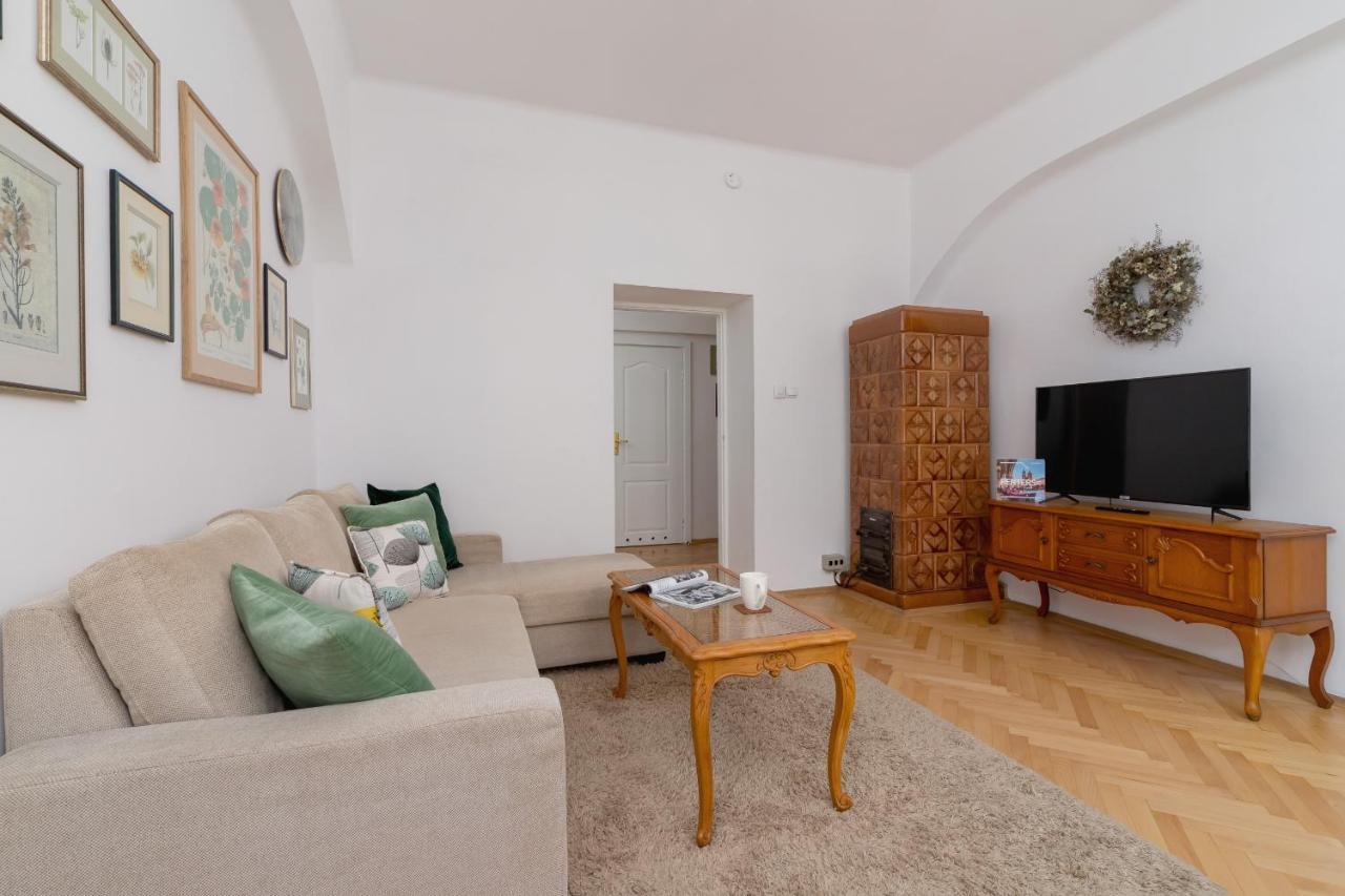 Apartment Spacious Retro In The Center Of Cracow By Renters Krakow