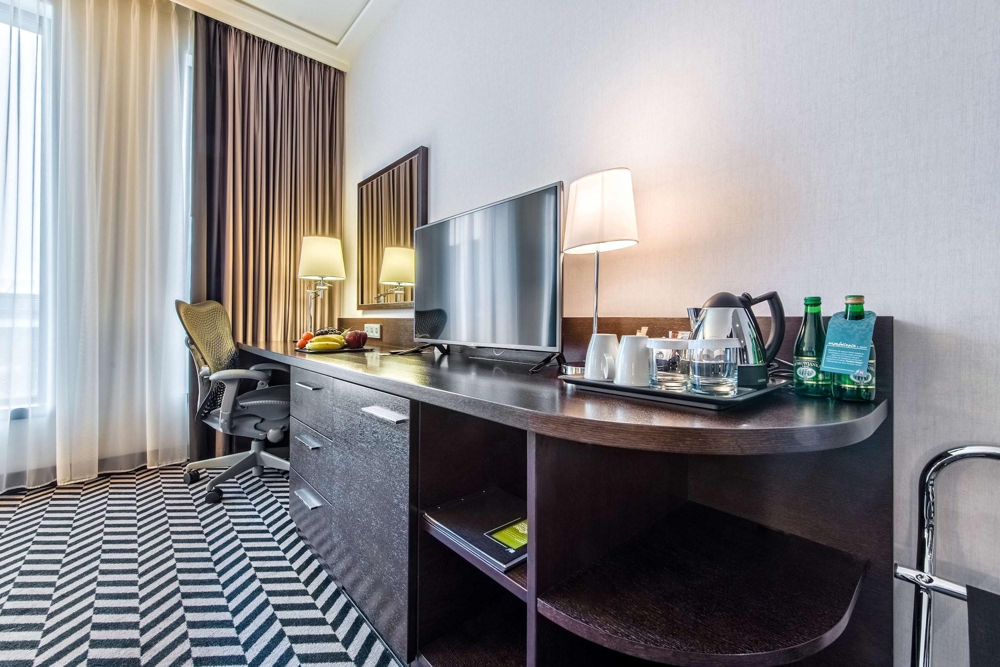 Hilton Garden Airport Hotel 4*