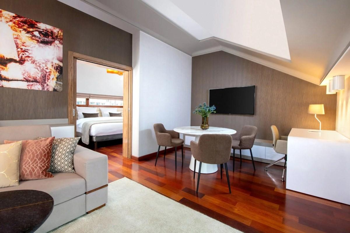 Hotel Leonardo Boutique Center