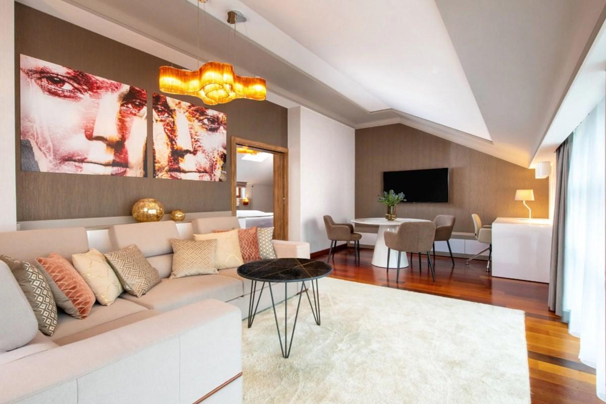 Hotel Leonardo Boutique Center