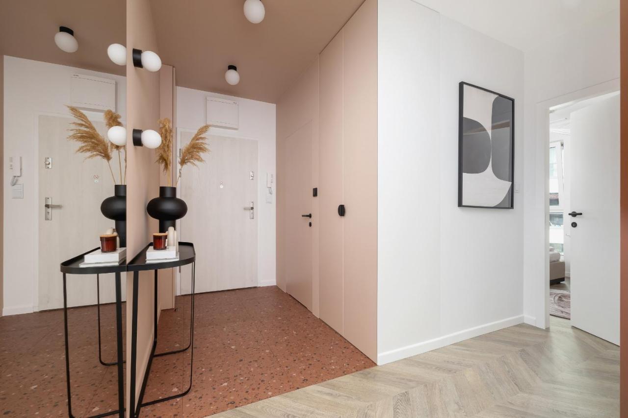 Deluxe Podskale 18 With Parking & Balcony In By Renters Prestige Krakau