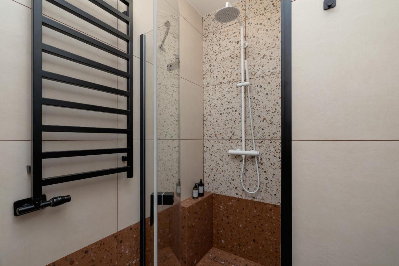Deluxe Podskale 18 With Parking & Balcony In By Renters Prestige *