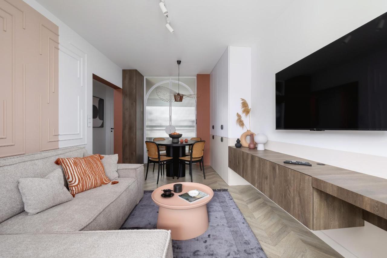 Deluxe Podskale 18 With Parking & Balcony In By Renters Prestige *