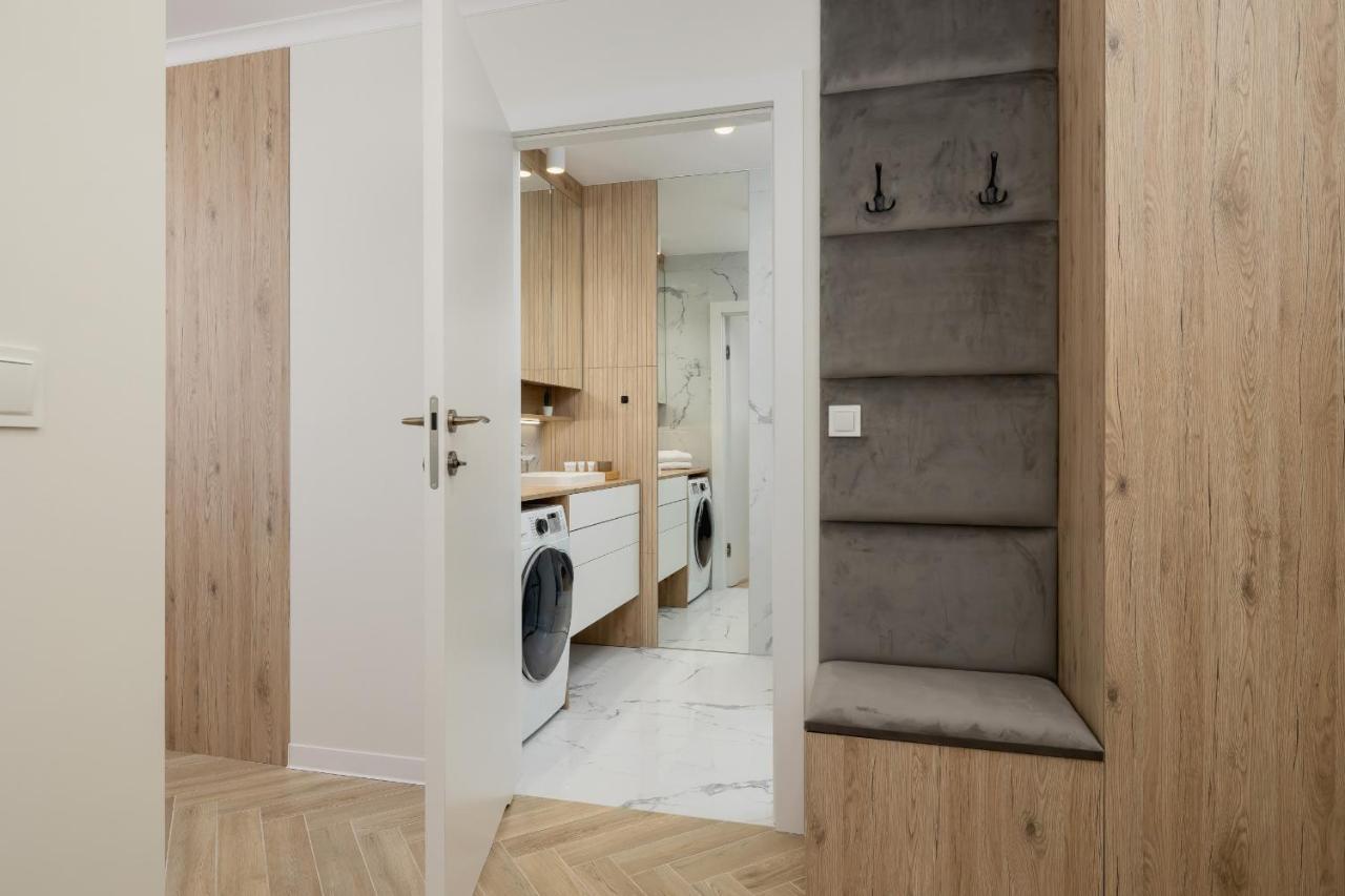 Elegant Szpakowa 10 With 2 Parking Spaces & Terrace By Renters Cracóvia