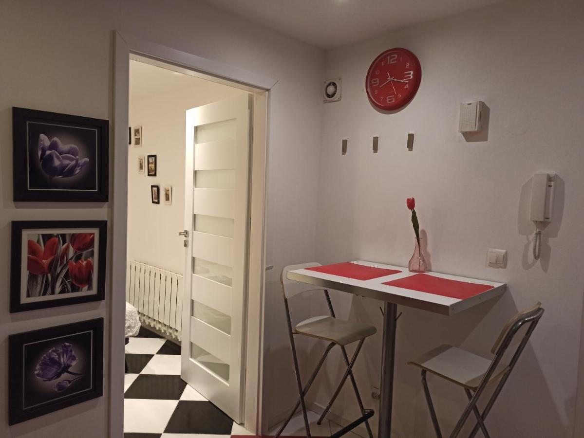 Red&white Lower Ground Floor
