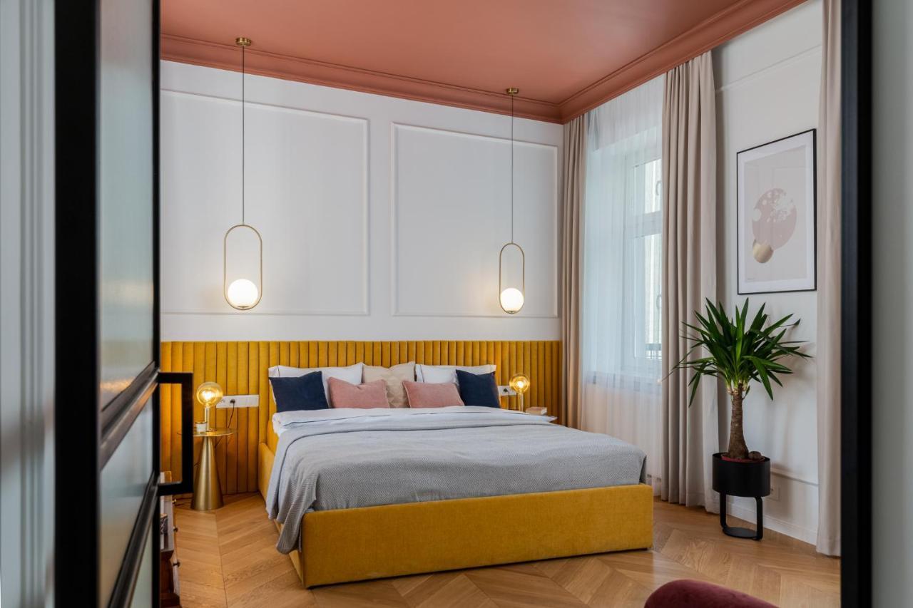 Premium In Parisian Style In The Heart Of Old