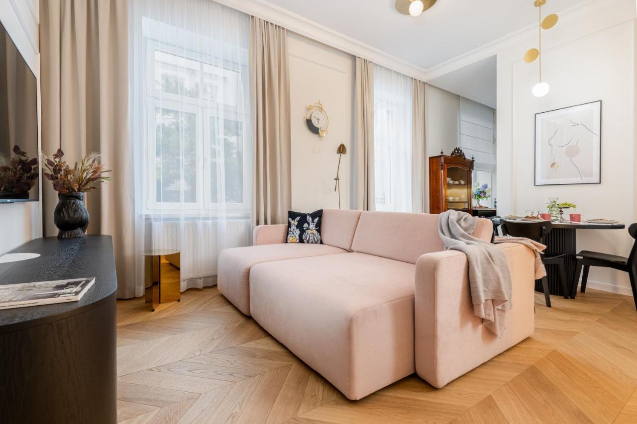 Premium In Parisian Style In The Heart Of Old