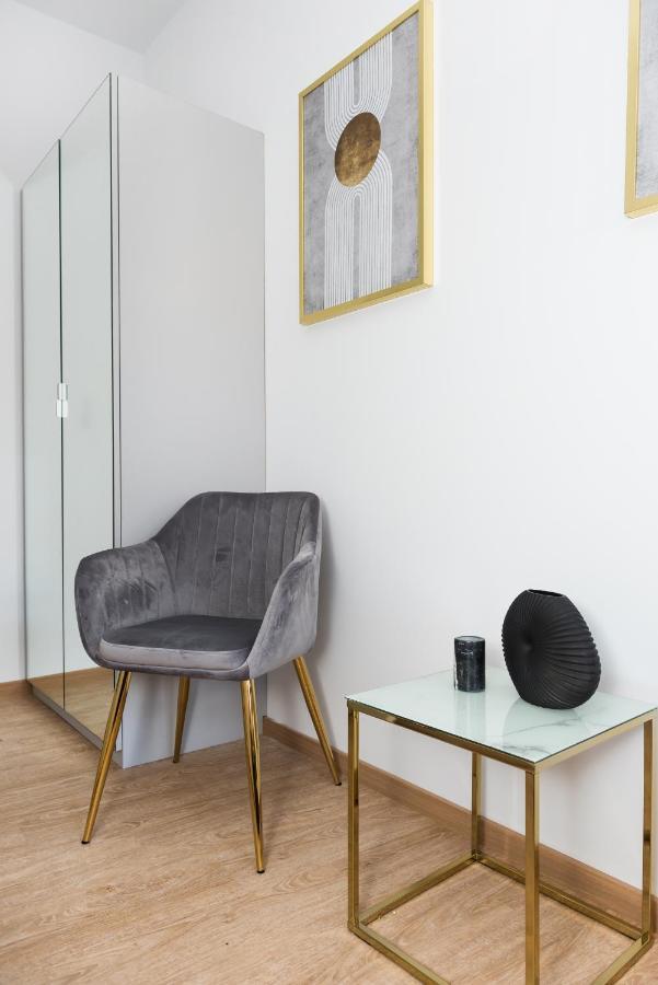 Gallery 7 - 3