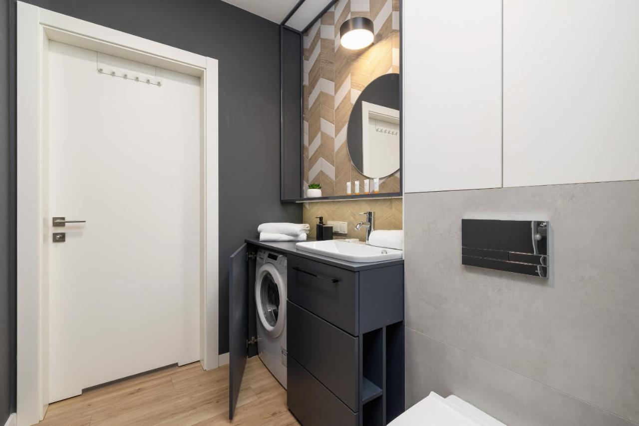 Go With Balcony Rakowicka Cracow By Renters Apartment Krakow