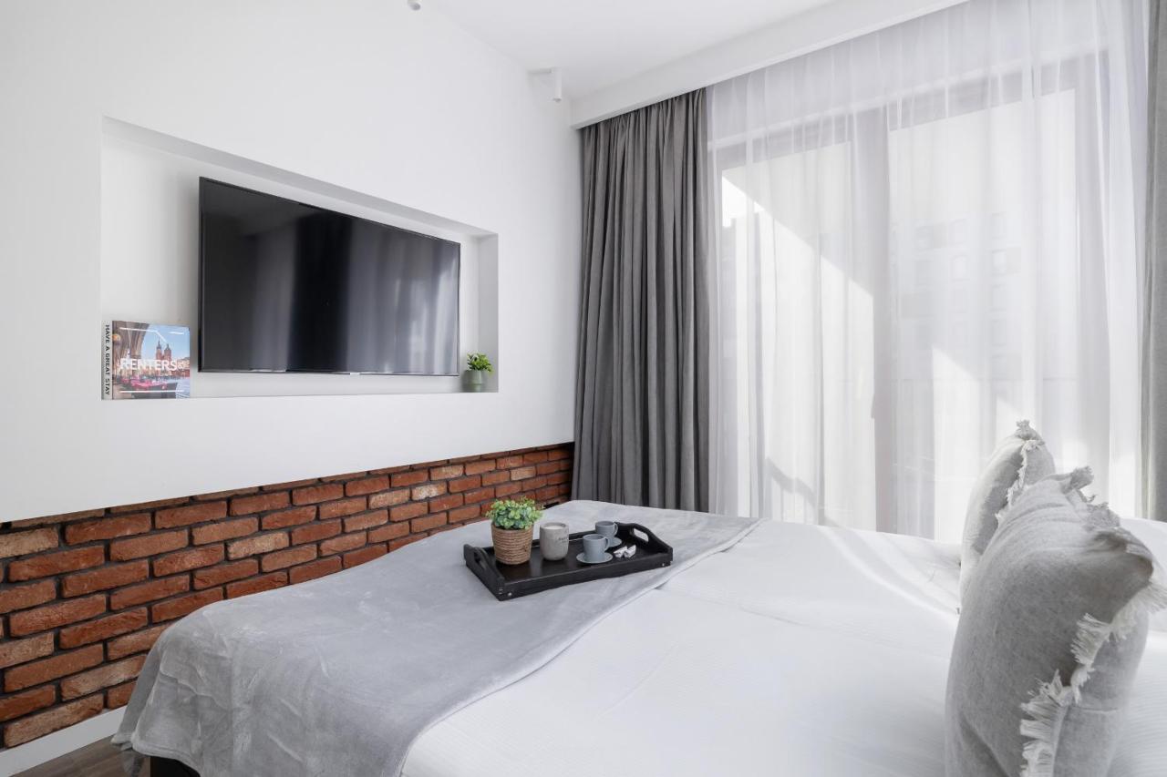 Go With Balcony Rakowicka Cracow By Renters Apartment