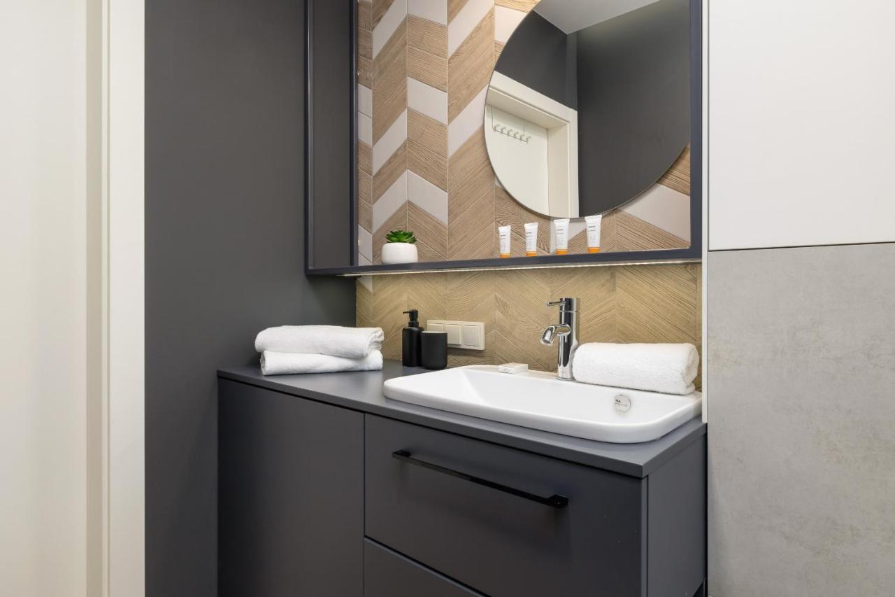 Go With Balcony Rakowicka Cracow By Renters Apartment *