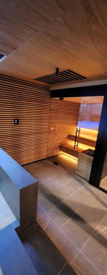Vistula Loft , Spa , Sauna & Swimming Pool, Free Parking! Appartement Krakau