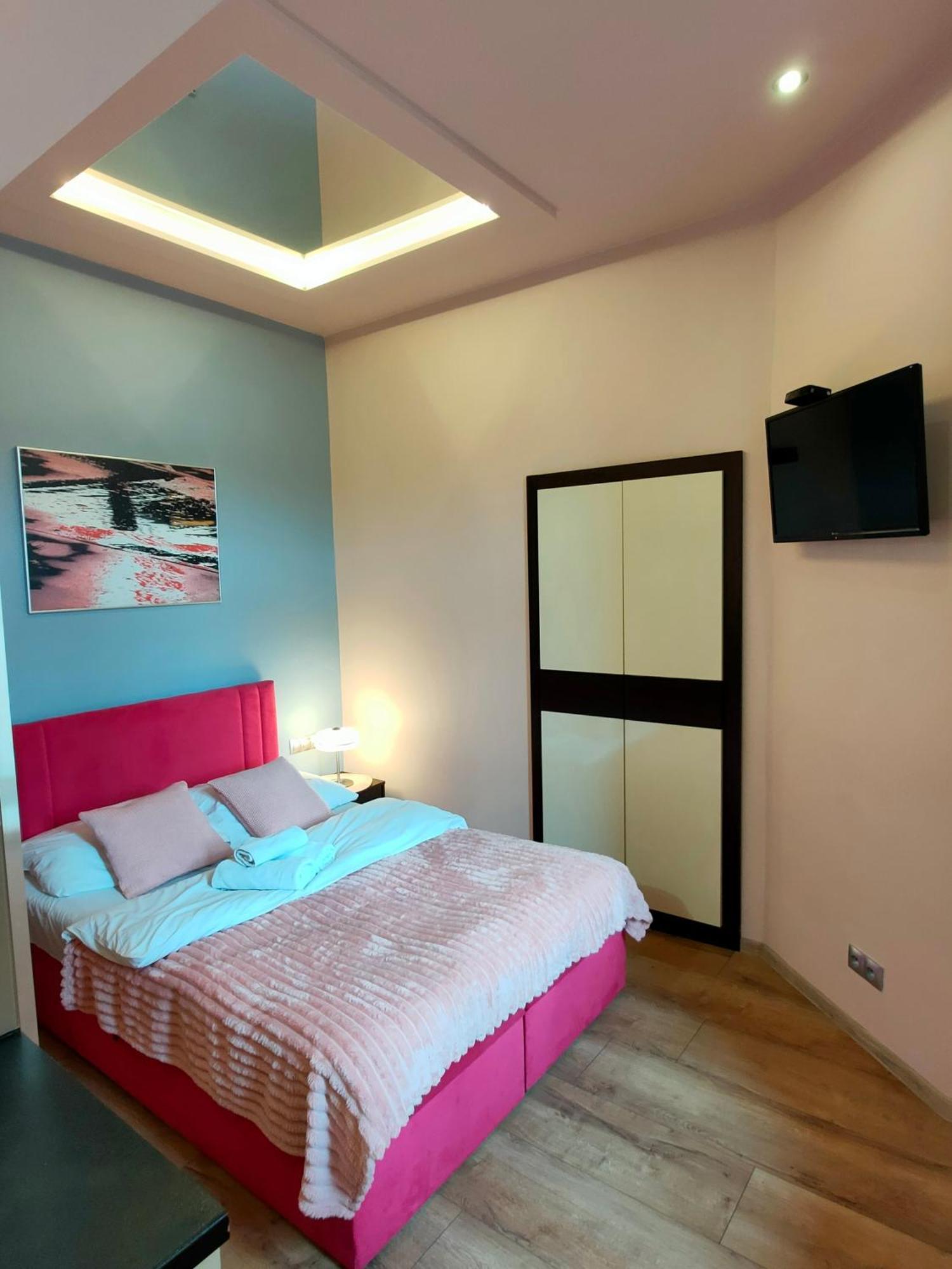 Apartment Mirror Pink