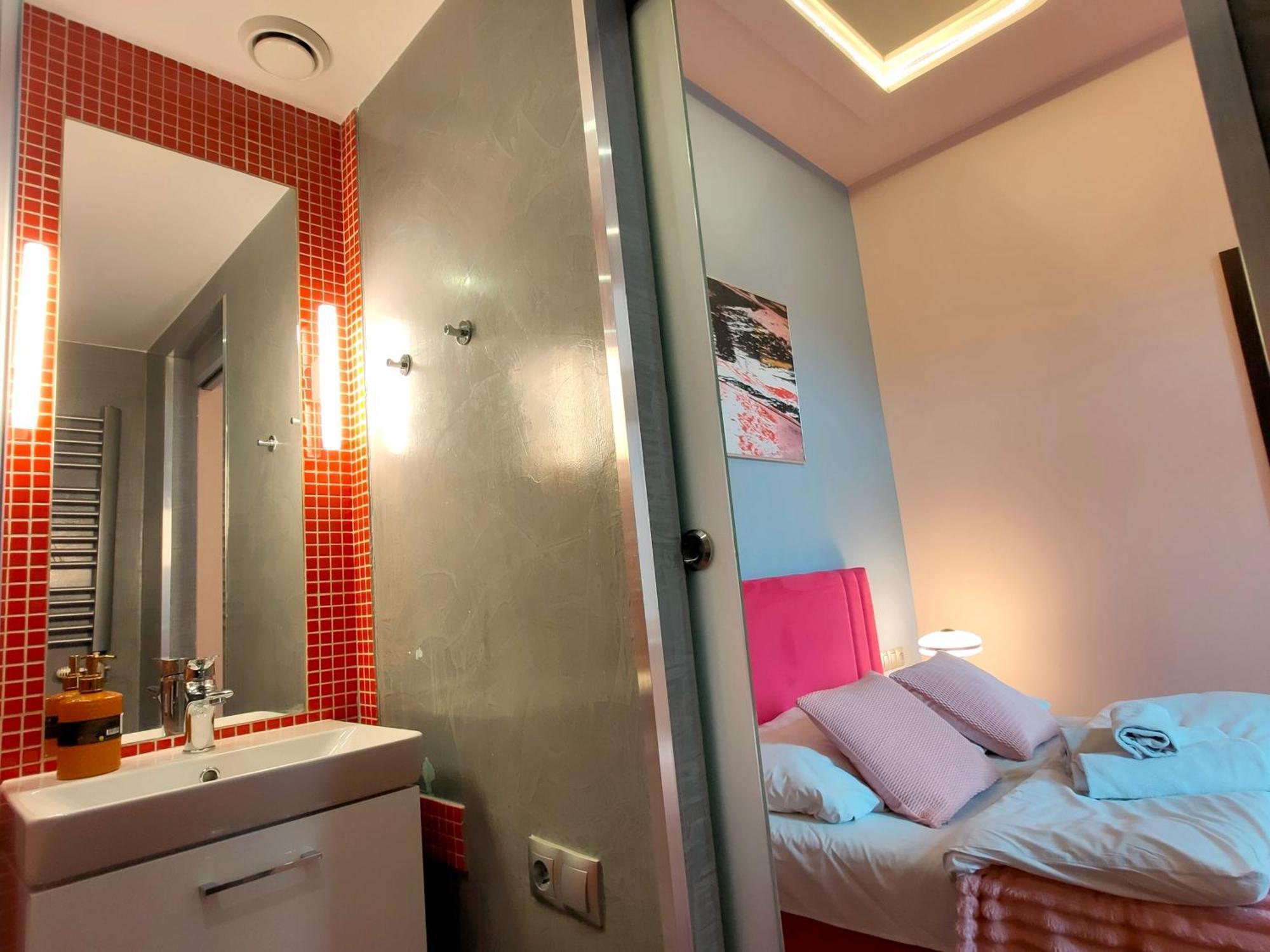 Apartment Mirror Pink *