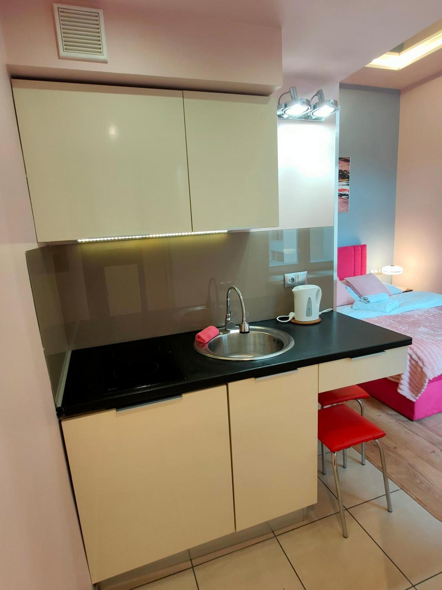 Mirror Pink Apartment *